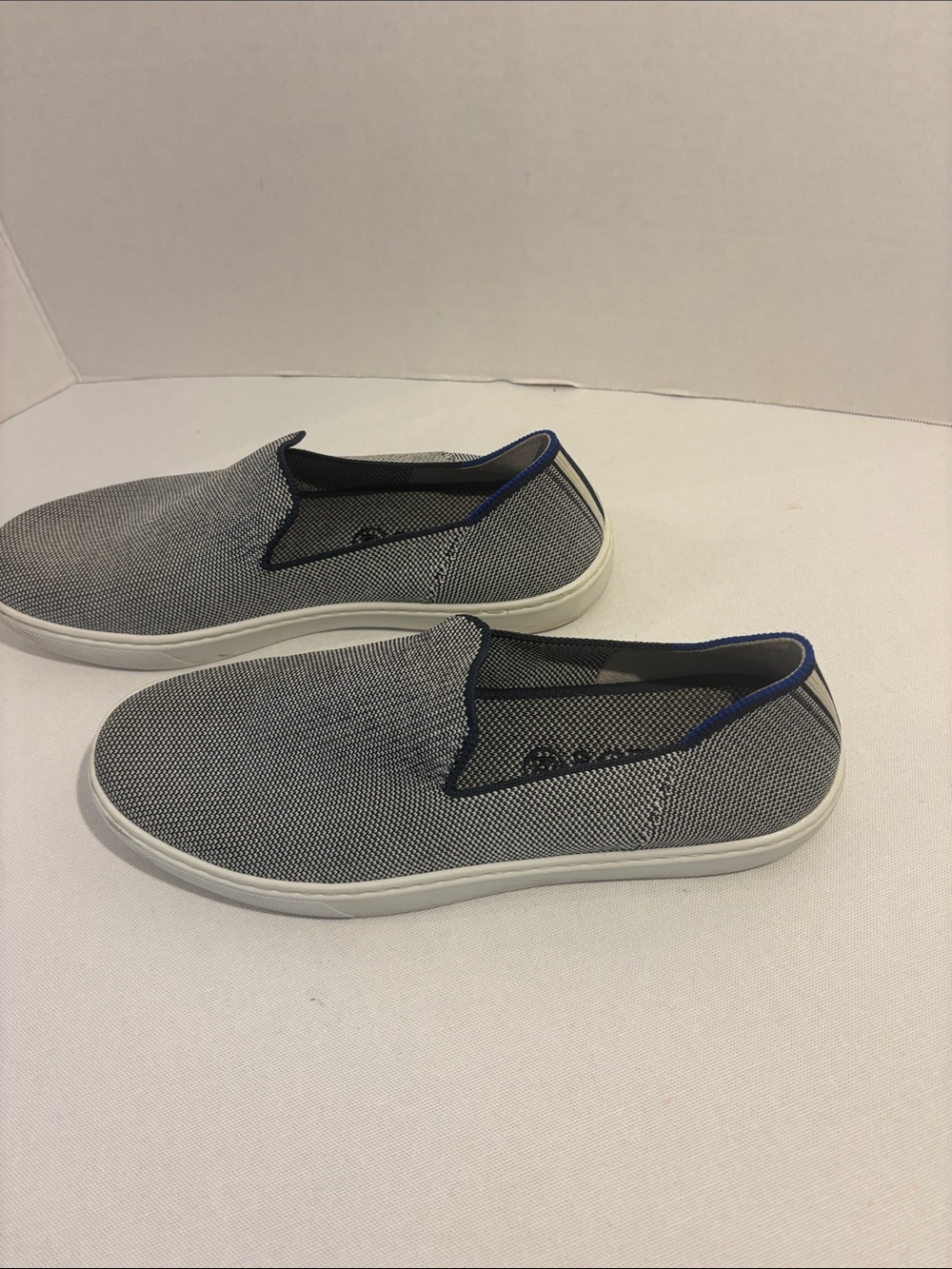 Rothy's women’s Slip-On Cream/Navy Knit fabric Loafer Sneakers. Size 8.5 - Picture 3 of 8